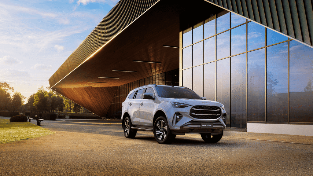 Isuzu MU-X 7 Seater front view with 3.0L diesel engine and 4x4 power Isuzu MU-X 7 Seater front view with 3.0L diesel engine and 4x4 power