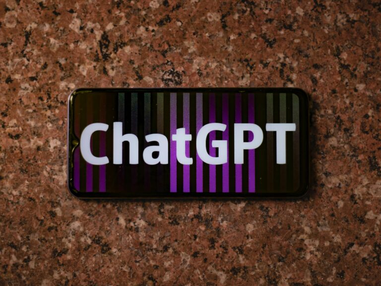 एप्पल लॉन्च करेगा एंटरप्राइज AI टूल्स, ChatGPT इंटीग्रेशन के साथ